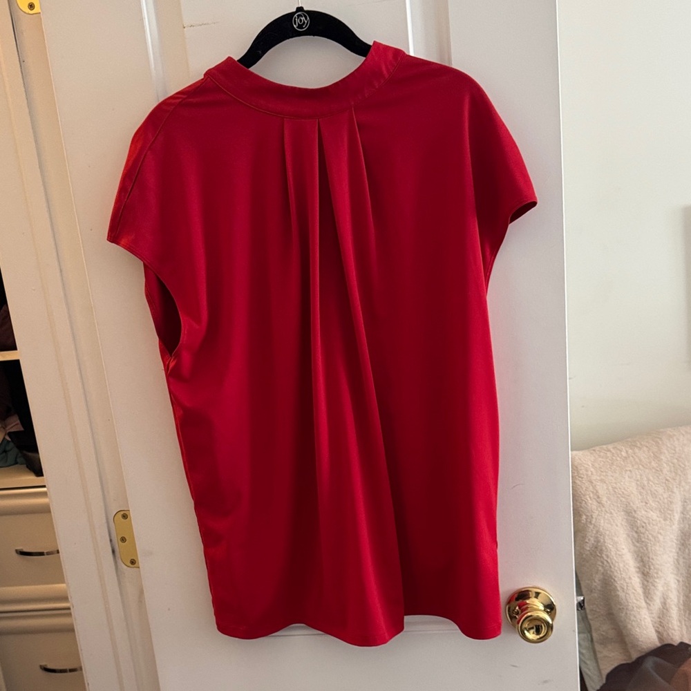 HALARA Red Short-Sleeve Pleated Back Top